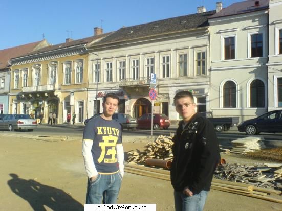 salutare lume! 
    ma numesc sebi, am 22 de ani studend la management in anul 3 .... sau .... nush